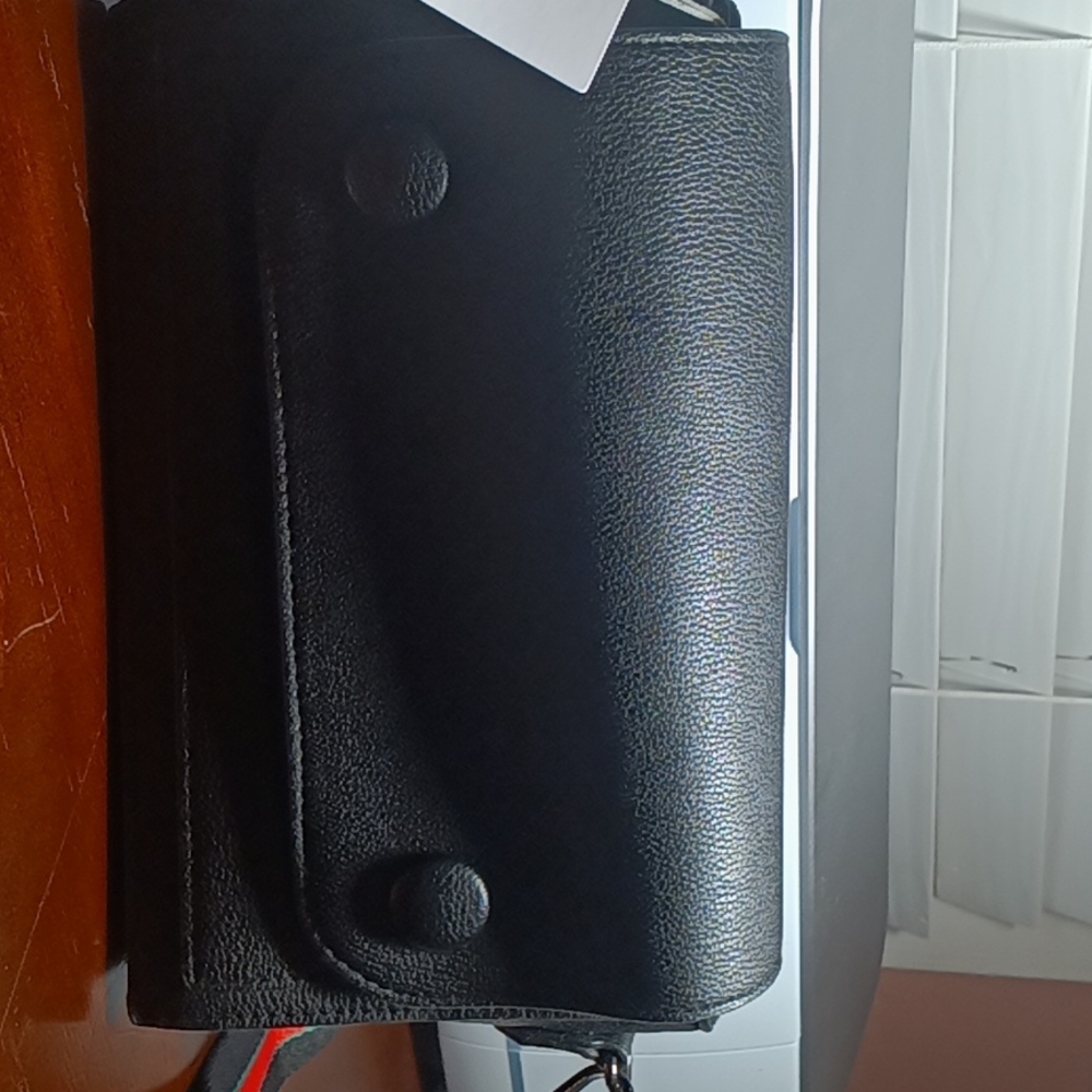 Sondra  Roberts body cross hand bag